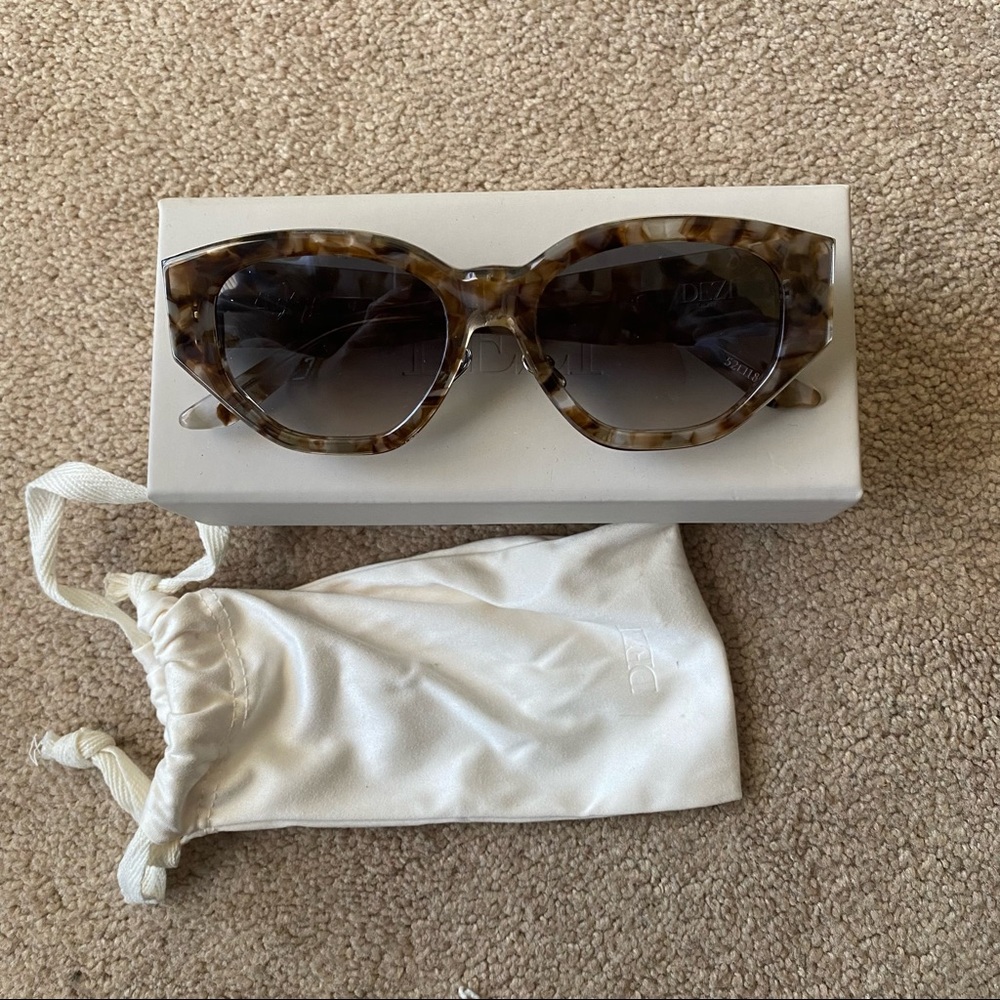 DEZI CHARGE IT SUNGLASSES